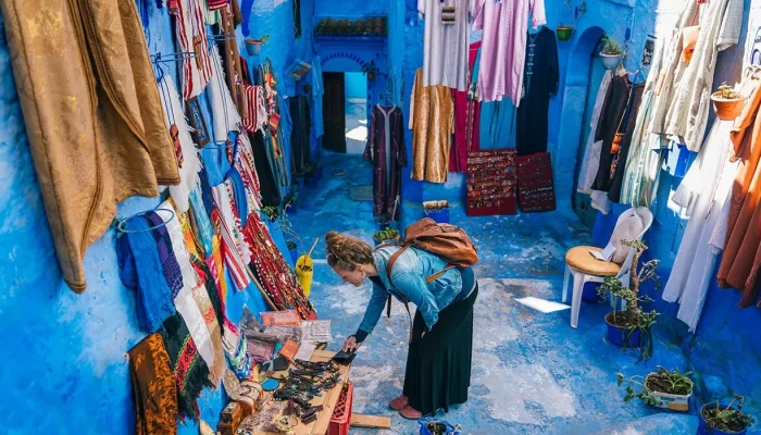 14-CHEFCEXT-tourist-exploring-chefchaouen-morocco-souks